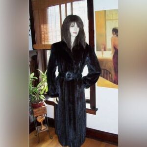 Gorgeous Dark Mink Blackglama coat